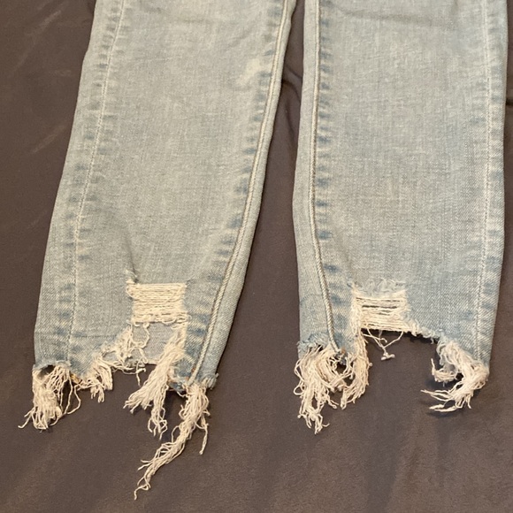 American Eagle Ripped Jeggings - Picture 5 of 8